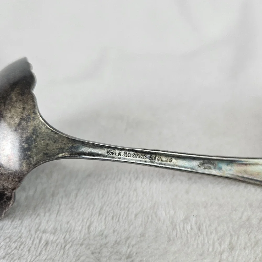Wm A Rogers Oneida Ltd Silver Plate Gravy Ladle Ornate Floral Scalloped Bowl 6in